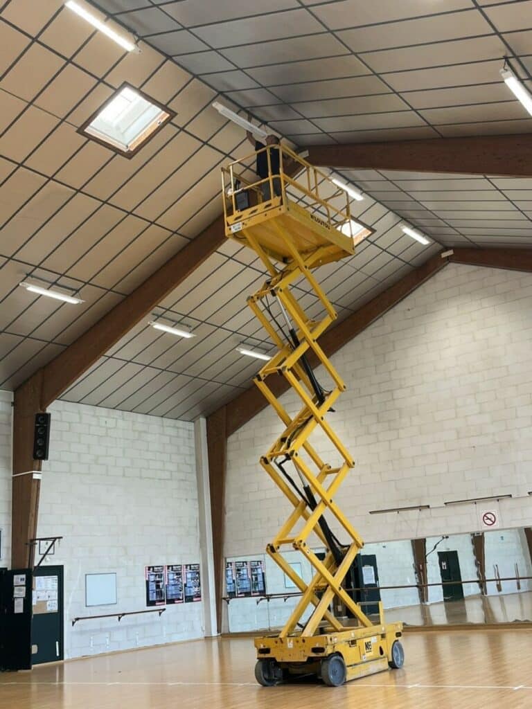 Gymnase Soisy sur école : rénovation des luminaires - passage en LED - Christian Veysset électricien 91